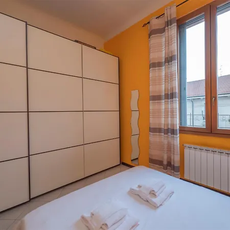 Ampio Biolocale Vicino Stazione * Milan